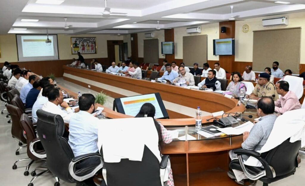 1009556647 अधिकारी अपनी जिम्मेदारी समझें, गम्भीरता और सक्रियता से दायित्वों का करें निर्वहन – अरुण साव