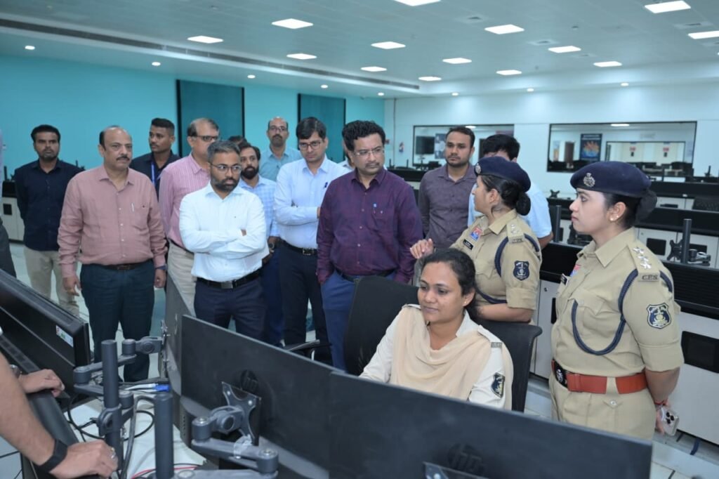 शहर के समग्र विकास और बेहतर प्रबंधन के दिए निर्देश, प्रमुख सचिव सोनमणि बोरा ने किया आईटीएमएस वार रूम का निरीक्षण 3 1009571713 शहर के समग्र विकास और बेहतर प्रबंधन के दिए निर्देश, प्रमुख सचिव सोनमणि बोरा ने किया आईटीएमएस वार रूम का निरीक्षण