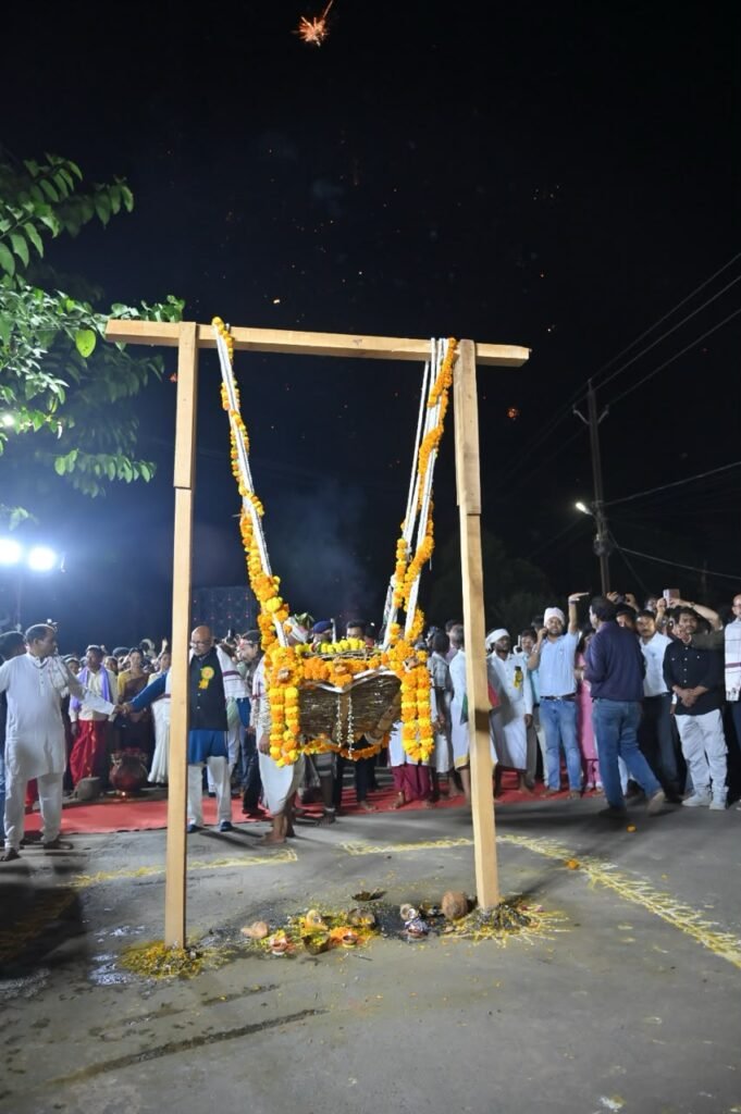 विश्व प्रसिद्ध बस्तर दशहरा पर्व मनाने के लिए अनुमति पूजा विधान में दिखी अपार उत्साह 4 1009584897 विश्व प्रसिद्ध बस्तर दशहरा पर्व मनाने के लिए अनुमति पूजा विधान में दिखी अपार उत्साह