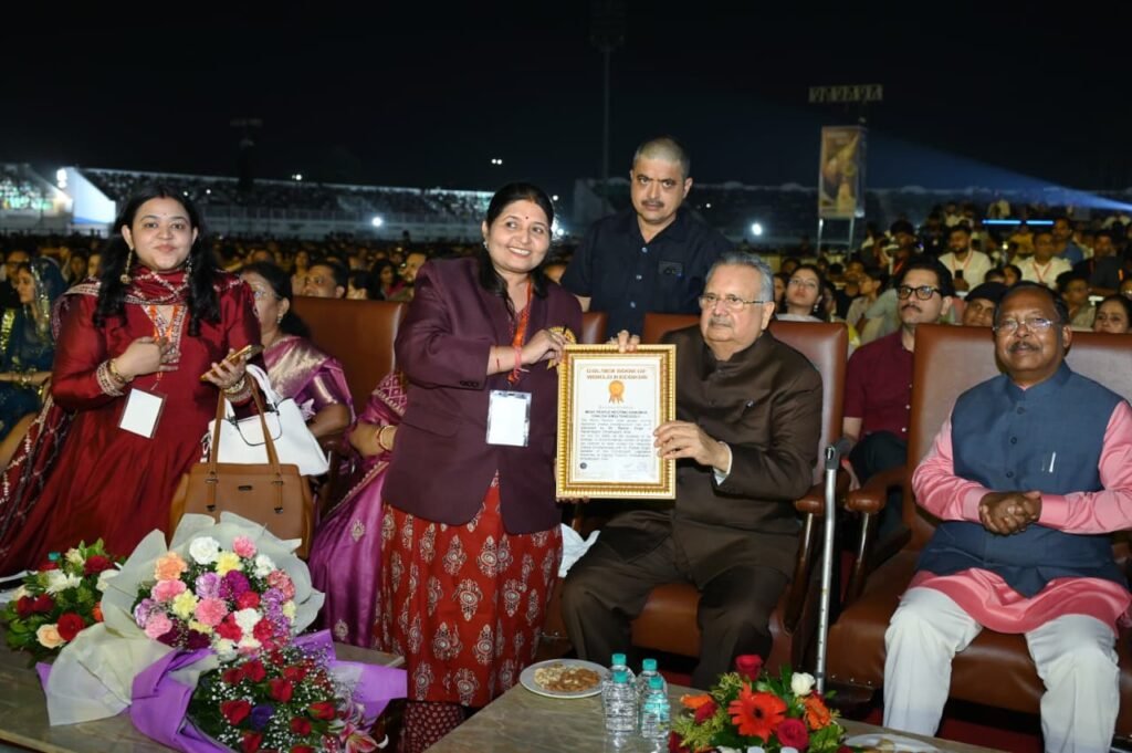 1009648420 विधानसभा अध्यक्ष डॉ. रमन सिंह के जन्मदिन पर 50 हजार लोगों ने किया हनुमान चालीसा पाठ, गोल्डन बुक ऑफ वर्ल्ड रिकॉर्ड में दर्ज…