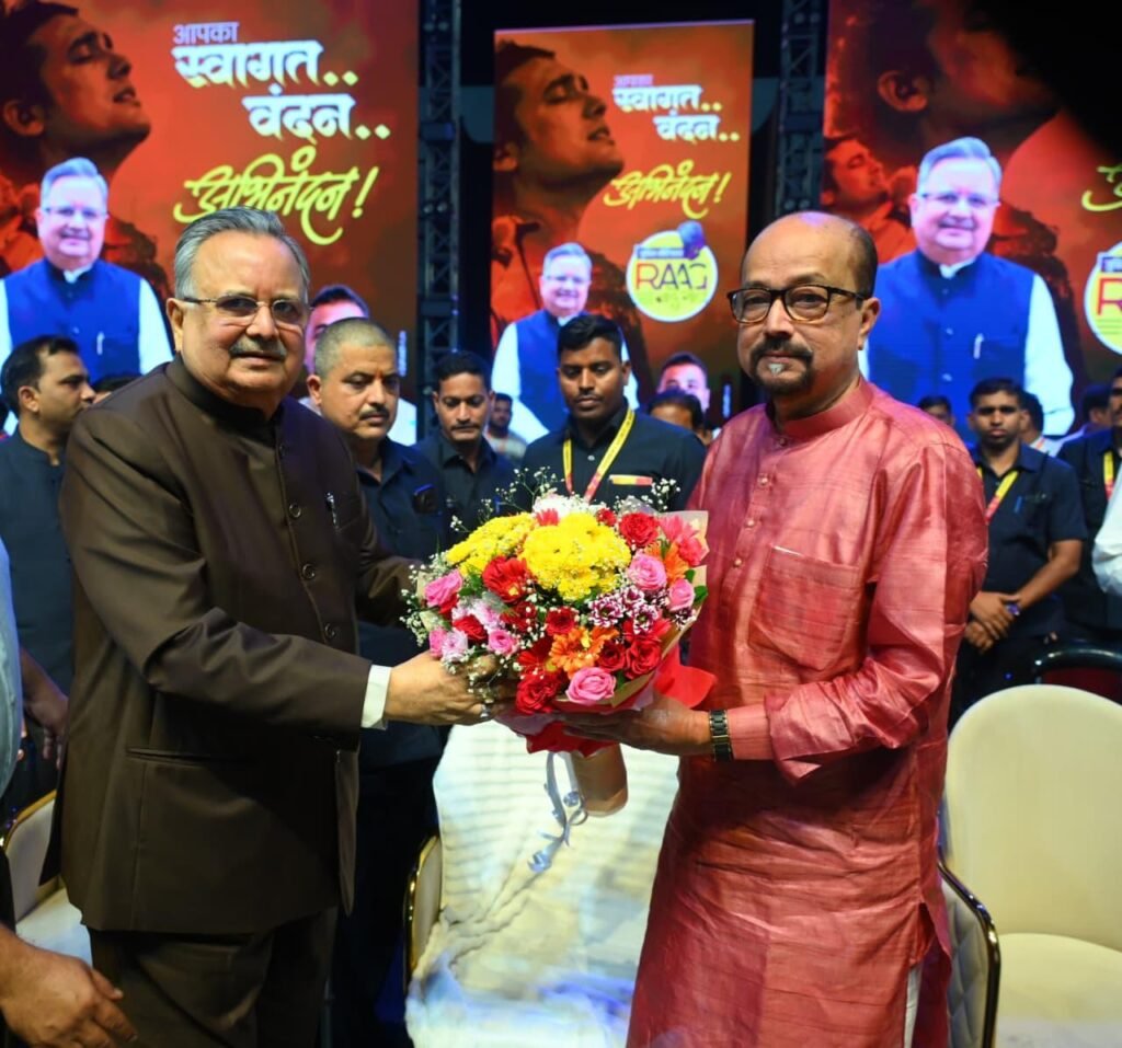 1009648433 विधानसभा अध्यक्ष डॉ. रमन सिंह के जन्मदिन पर 50 हजार लोगों ने किया हनुमान चालीसा पाठ, गोल्डन बुक ऑफ वर्ल्ड रिकॉर्ड में दर्ज…