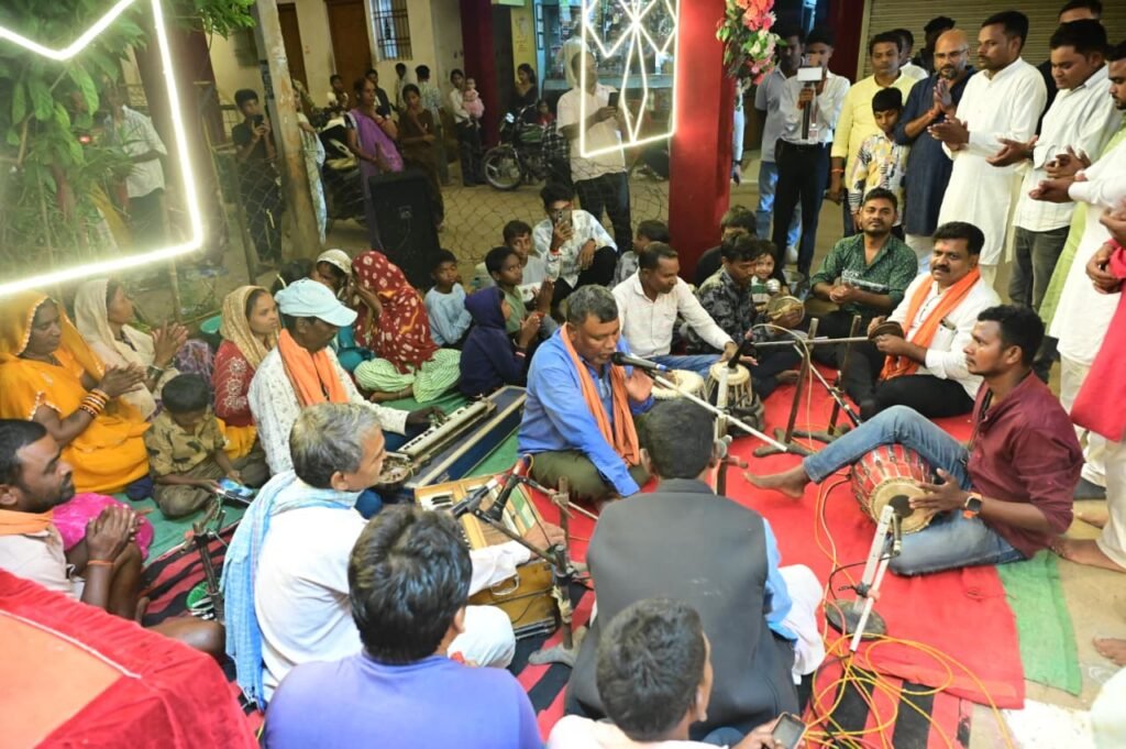 1009701045 महाअष्टमी पर उप मुख्यमंत्री विजय शर्मा ने किए मां दंतेश्वरी, मां परमेश्वरी और मां चंडी के दर्शन