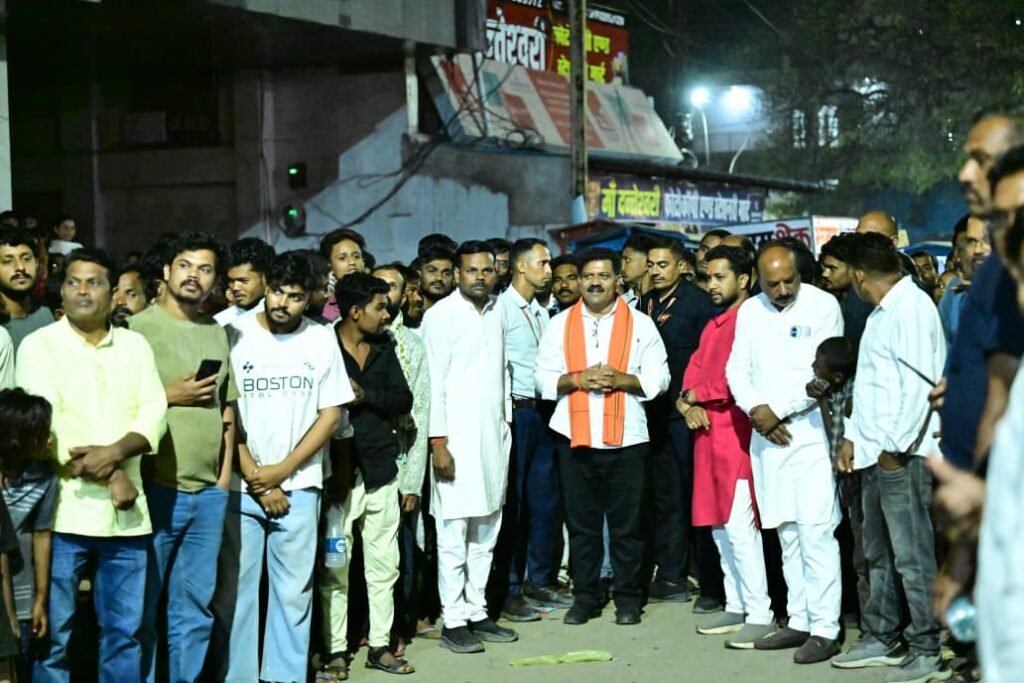 1009701047 महाअष्टमी पर उप मुख्यमंत्री विजय शर्मा ने किए मां दंतेश्वरी, मां परमेश्वरी और मां चंडी के दर्शन