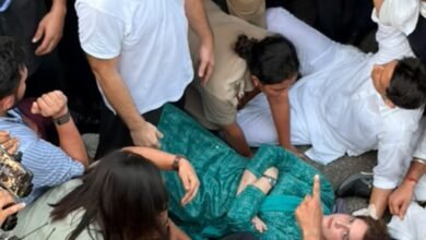 2EE8BA8B F209 401F AACB 4EA047A14238 Big News: जंतर-मंतर मार्च से पहले बड़ा बवाल, सड़क पर लेट गईं प्रियंका गांधी
