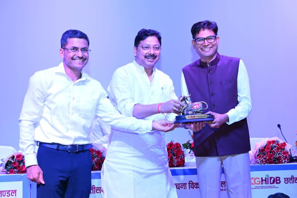 वित्त मंत्री ने अधिकारियों-कर्मचारियों से नवाचार, आधुनिक तकनीक, व्यावसायिक दक्षता और परिणामोन्मुखी कार्यसंस्कृति अपनाने का किया आह्वान 2 2be8de9b 4339 4ca6 84af 1ecbb1215f1c वित्त मंत्री ने अधिकारियों-कर्मचारियों से नवाचार, आधुनिक तकनीक, व्यावसायिक दक्षता और परिणामोन्मुखी कार्यसंस्कृति अपनाने का किया आह्वान