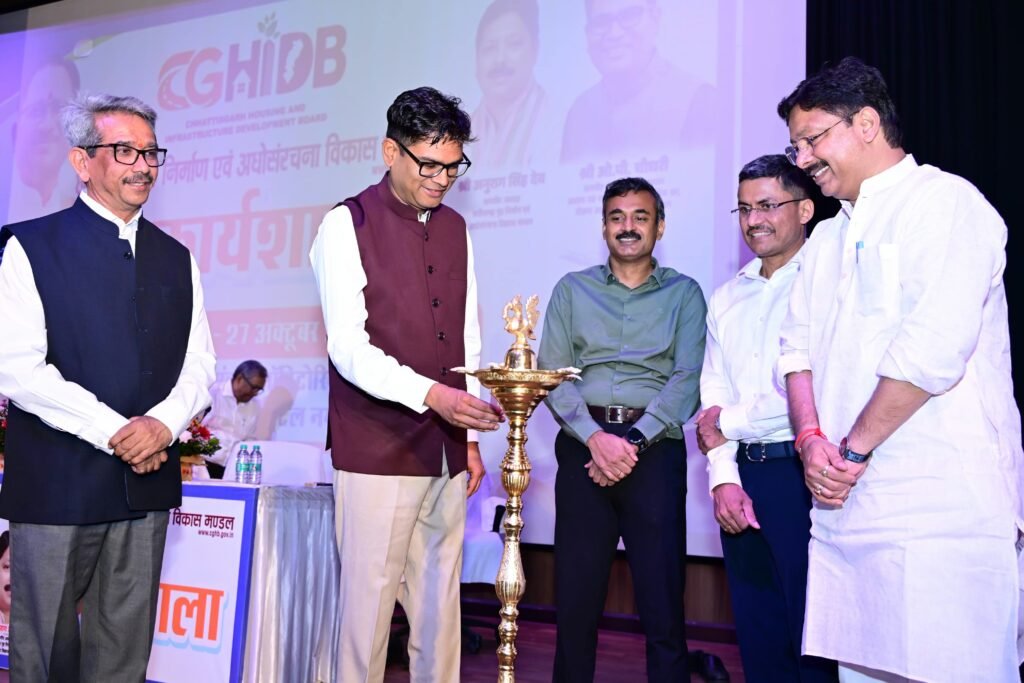 वित्त मंत्री ने अधिकारियों-कर्मचारियों से नवाचार, आधुनिक तकनीक, व्यावसायिक दक्षता और परिणामोन्मुखी कार्यसंस्कृति अपनाने का किया आह्वान 3 68414dfc a84d 4bcb be3f 4fe072fdc458 वित्त मंत्री ने अधिकारियों-कर्मचारियों से नवाचार, आधुनिक तकनीक, व्यावसायिक दक्षता और परिणामोन्मुखी कार्यसंस्कृति अपनाने का किया आह्वान