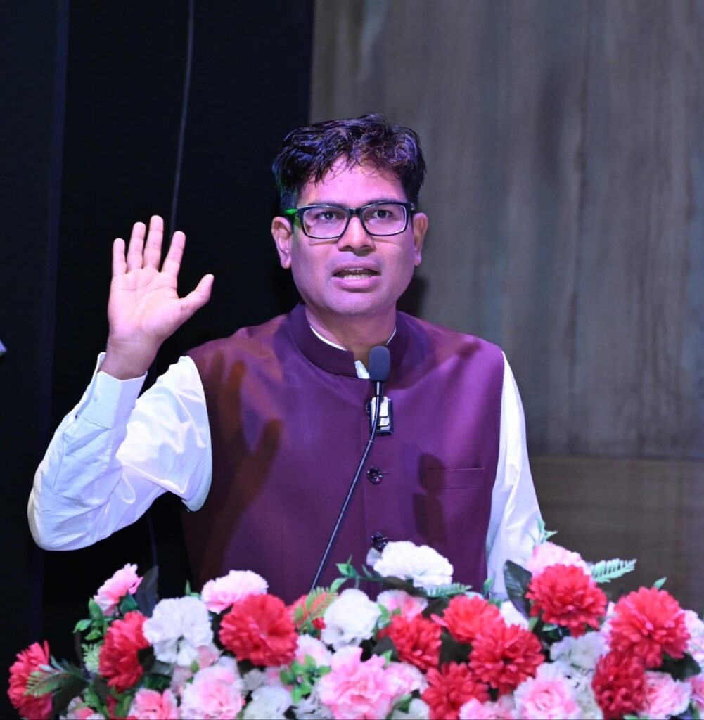 वित्त मंत्री ने अधिकारियों-कर्मचारियों से नवाचार, आधुनिक तकनीक, व्यावसायिक दक्षता और परिणामोन्मुखी कार्यसंस्कृति अपनाने का किया आह्वान 4 99c778be 16c4 4027 938b bd05ed89933b वित्त मंत्री ने अधिकारियों-कर्मचारियों से नवाचार, आधुनिक तकनीक, व्यावसायिक दक्षता और परिणामोन्मुखी कार्यसंस्कृति अपनाने का किया आह्वान