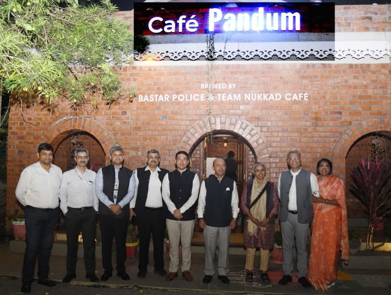 9cc6f4e9 b032 49d9 8963 1d146d9cbddb बस्तर में पुनर्वास और स्वावलंबन की मिसाल बना ‘पण्डुम कैफ़े’, केंद्रीय सहकारिता सचिव ने की सराहना