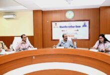 IMG 20261008 WA00251 अधिकारी अपनी जिम्मेदारी समझें, गम्भीरता और सक्रियता से दायित्वों का करें निर्वहन – अरुण साव