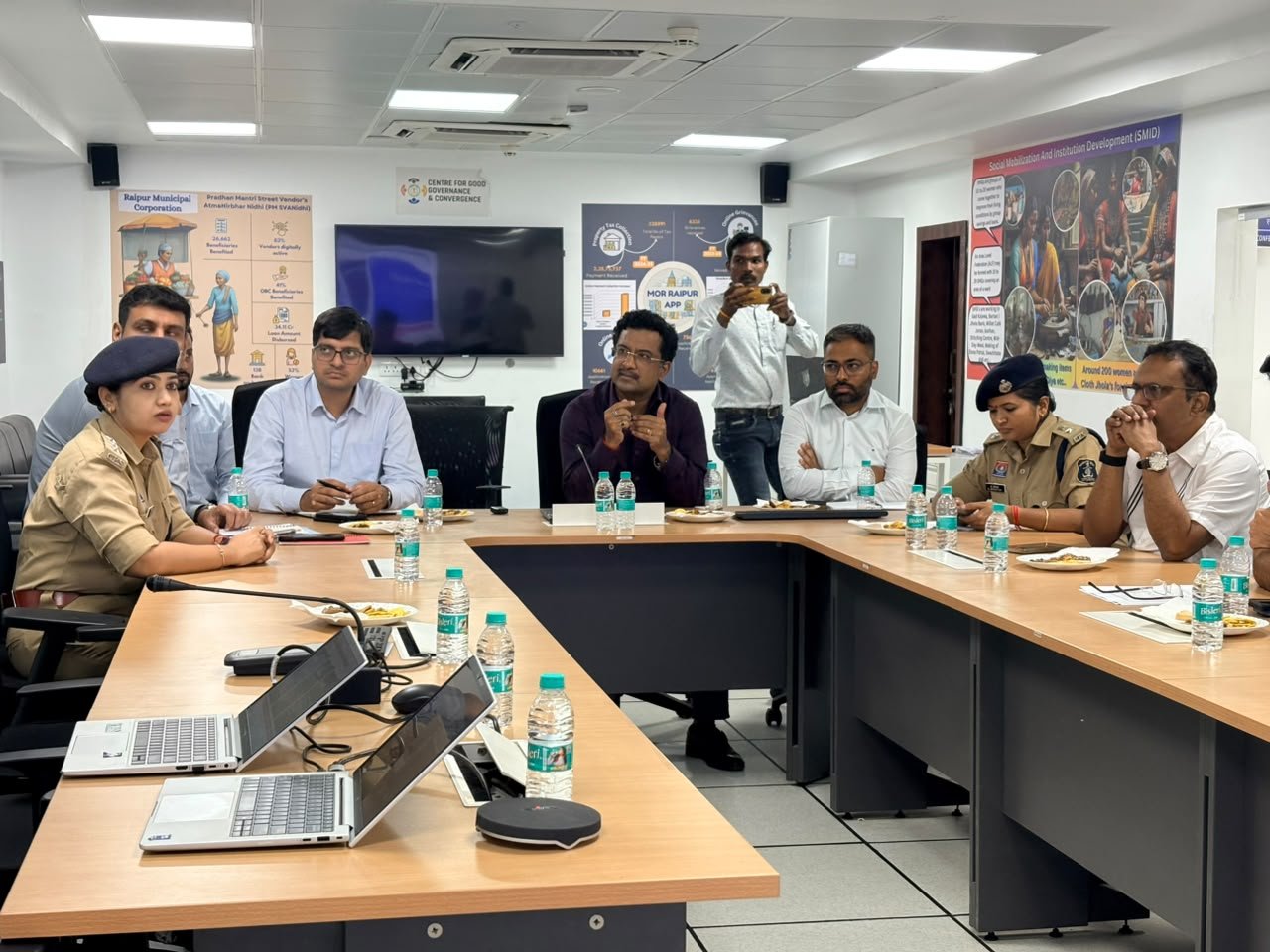 शहर के समग्र विकास और बेहतर प्रबंधन के दिए निर्देश, प्रमुख सचिव सोनमणि बोरा ने किया आईटीएमएस वार रूम का निरीक्षण 1 IMG 20261009 WA0393 शहर के समग्र विकास और बेहतर प्रबंधन के दिए निर्देश, प्रमुख सचिव सोनमणि बोरा ने किया आईटीएमएस वार रूम का निरीक्षण