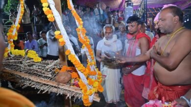 विश्व प्रसिद्ध बस्तर दशहरा पर्व मनाने के लिए अनुमति पूजा विधान में दिखी अपार उत्साह 2 IMG 20261010 WA0119 विश्व प्रसिद्ध बस्तर दशहरा पर्व मनाने के लिए अनुमति पूजा विधान में दिखी अपार उत्साह