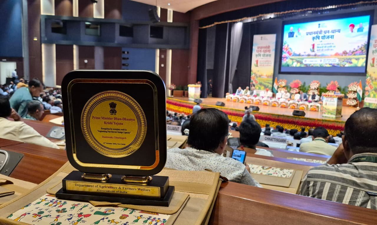 IMG 20261012 WA00391 प्रधानमंत्री धन-धान्य कृषि योजना, उत्कृष्ट कार्य के लिए छत्तीसगढ़ के दंतेवाड़ा जिले को मिला राष्ट्रीय सम्मान