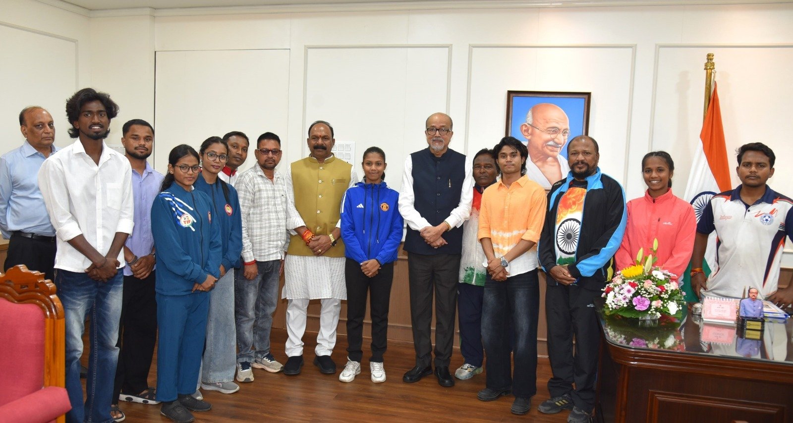 IMG 20261012 WA0043 राज्यपाल रमेन डेका से प्रदेश के उत्कृष्ट खिलाड़ियों ने की सौजन्य भेंट