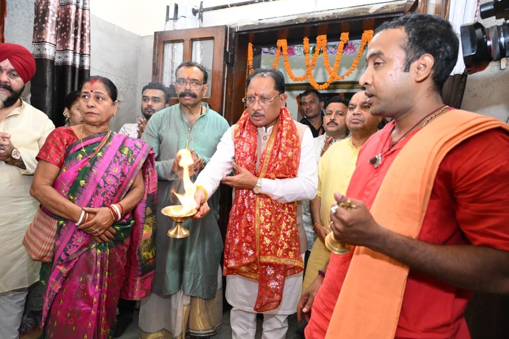 मुख्यमंत्री साय ने रायपुर के कालीबाड़ी मंदिर एवं दुर्गा पूजा पंडाल में टेका माथा, प्रदेशवासियों की खुशहाली के लिए मांगा आशीर्वाद 1 IMG 20261017 WA0152 मुख्यमंत्री साय ने रायपुर के कालीबाड़ी मंदिर एवं दुर्गा पूजा पंडाल में टेका माथा, प्रदेशवासियों की खुशहाली के लिए मांगा आशीर्वाद