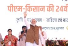 प्रधानमंत्री नरेन्द्र मोदी ने बस्तर के कलाकारों से की आत्मीय बातचीत, डोकरा, बांस शिल्प और कोसा की सराहना 69 IMG 2730 प्रधानमंत्री नरेन्द्र मोदी ने बस्तर के कलाकारों से की आत्मीय बातचीत, डोकरा, बांस शिल्प और कोसा की सराहना
