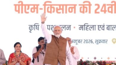 IMG 2730 प्रधानमंत्री नरेन्द्र मोदी ने बस्तर के कलाकारों से की आत्मीय बातचीत, डोकरा, बांस शिल्प और कोसा की सराहना
