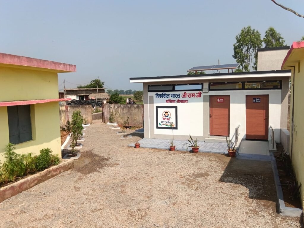 वीबी-जी रामजी से बना प्रदेश का पहला सोलर बालिका शौचालय, बेटियों को मिली आधुनिक सुविधाओं की सौगात 3 ba9e8c9a 9eae 4391 a467 f0714dec80c9 वीबी-जी रामजी से बना प्रदेश का पहला सोलर बालिका शौचालय, बेटियों को मिली आधुनिक सुविधाओं की सौगात